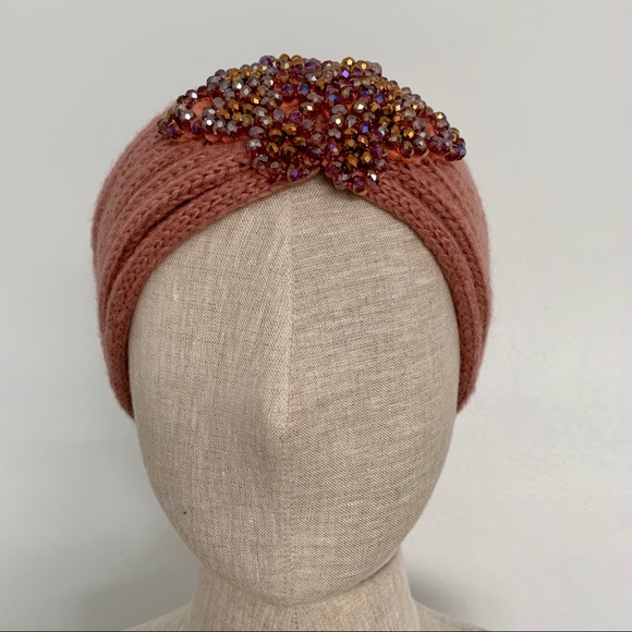 C. C hair accessories - Picture 6 of 7